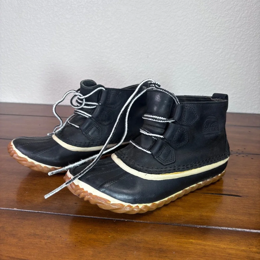 Sorel Out N About Duck Boots Kids 5 Black Leather Waterproof NL2133-011 Rain